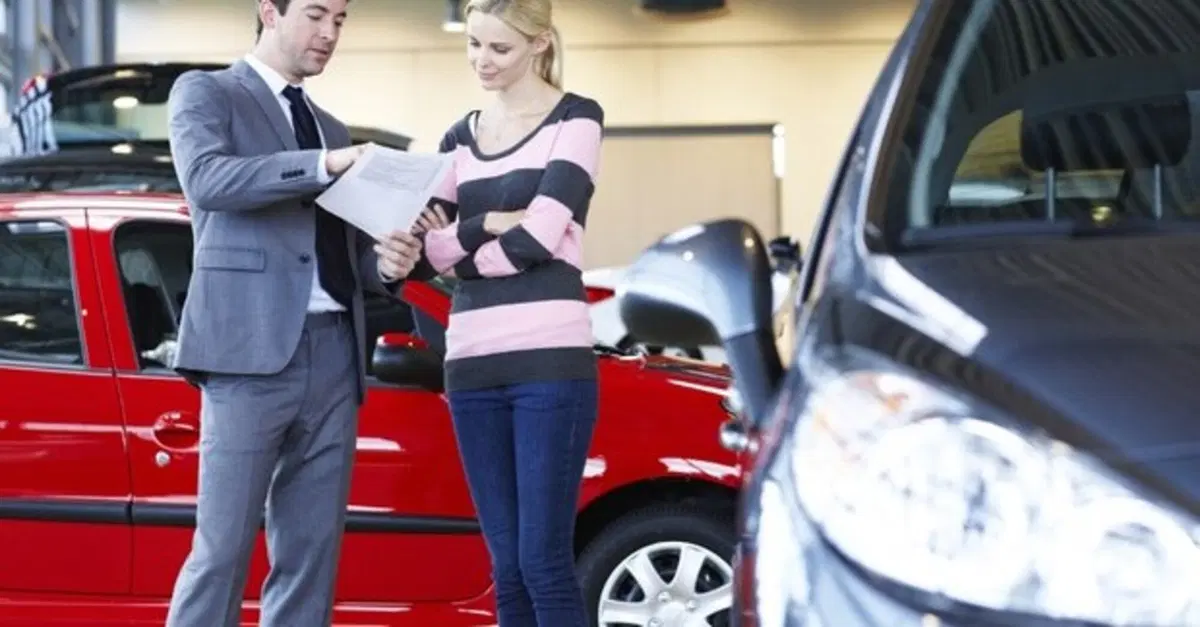 Compra un&rsquo;auto, ma blocca il bonifico da 30 mila euro: denunciato 25enne per truffa