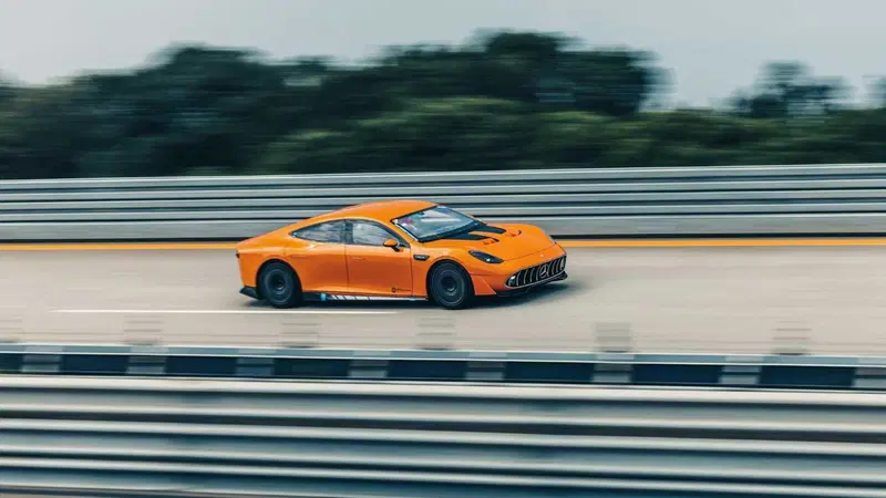 Mercedes: record mondiale con l'elettrica AMG GT XX Concept, 40.075 km in otto giorni
