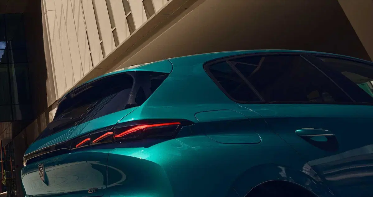 Peugeot 308, un’icona che si rinnova: arriva il restyling dal design più audace e con motori per tutti i gusti (2)