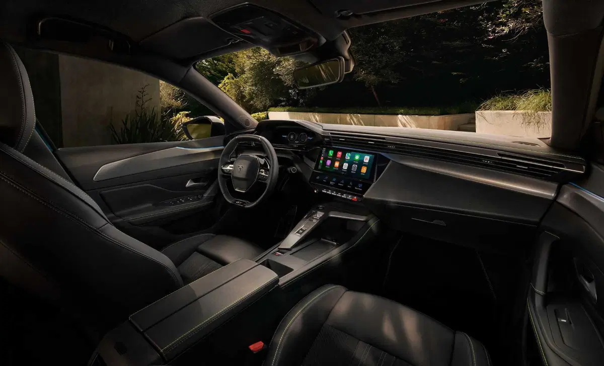 Peugeot 308, un’icona che si rinnova: arriva il restyling dal design più audace e con motori per tutti i gusti (3)