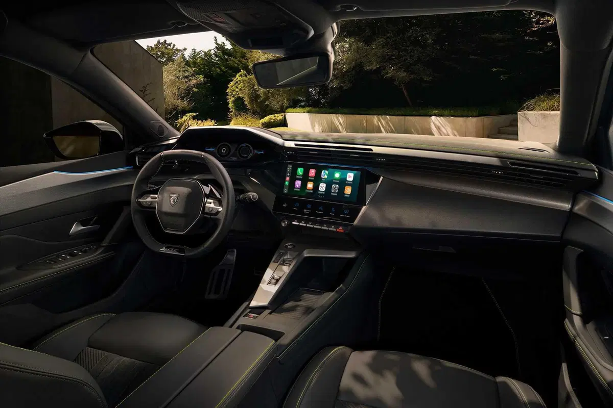 Peugeot 308, un’icona che si rinnova: arriva il restyling dal design più audace e con motori per tutti i gusti (4)