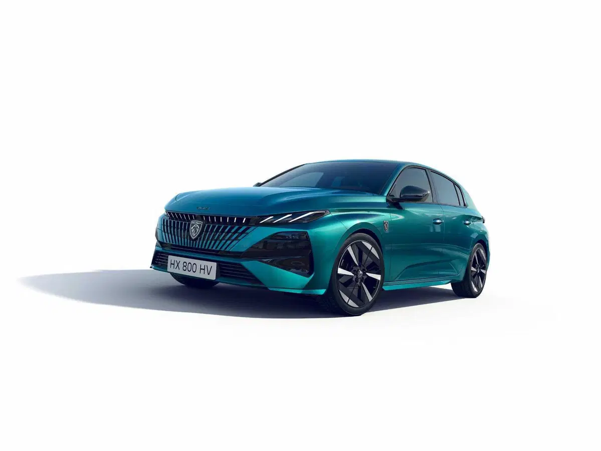 Peugeot 308, un’icona che si rinnova: arriva il restyling dal design più audace e con motori per tutti i gusti (11)
