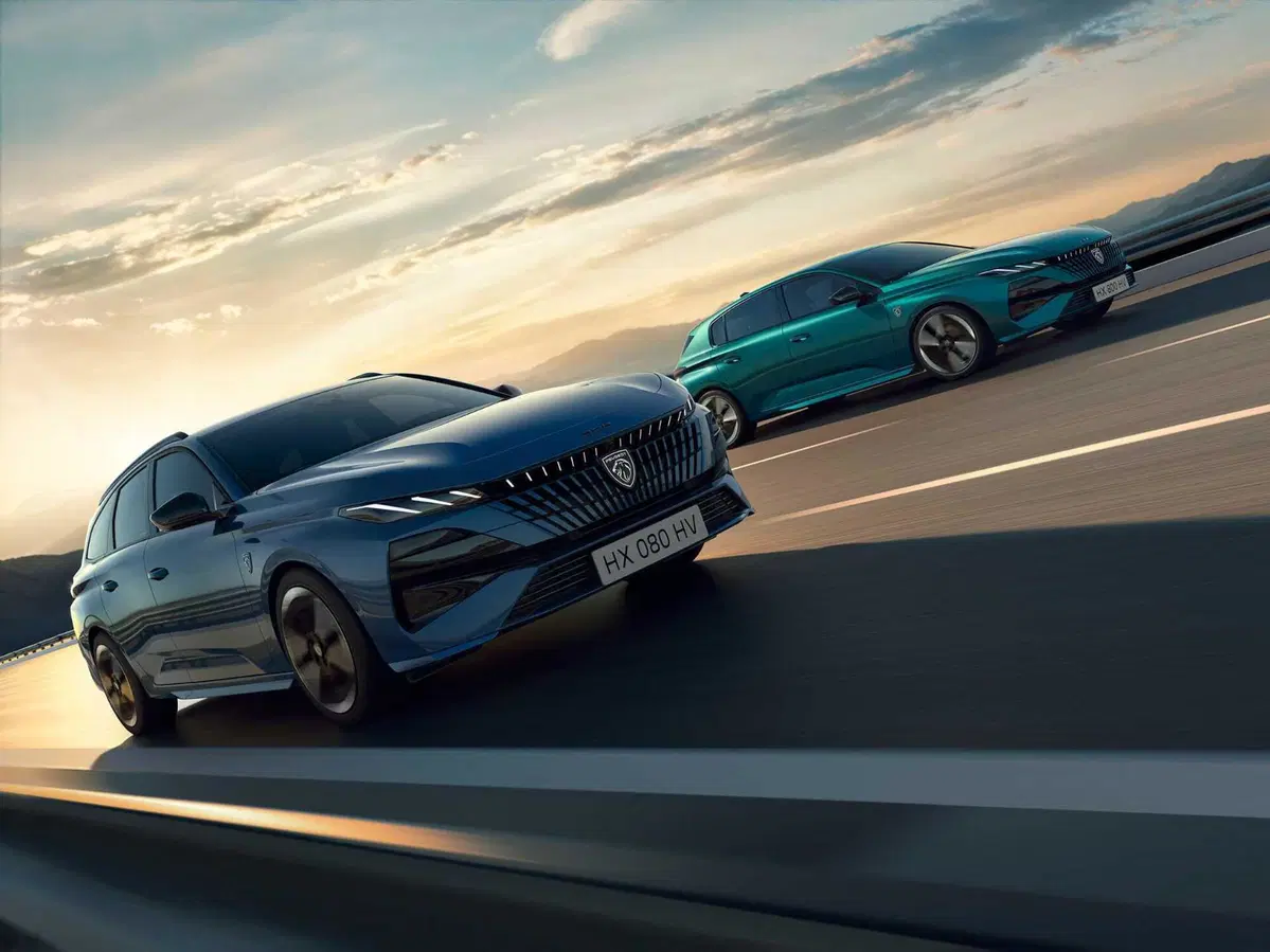 Peugeot 308, un’icona che si rinnova: arriva il restyling dal design più audace e con motori per tutti i gusti (19)