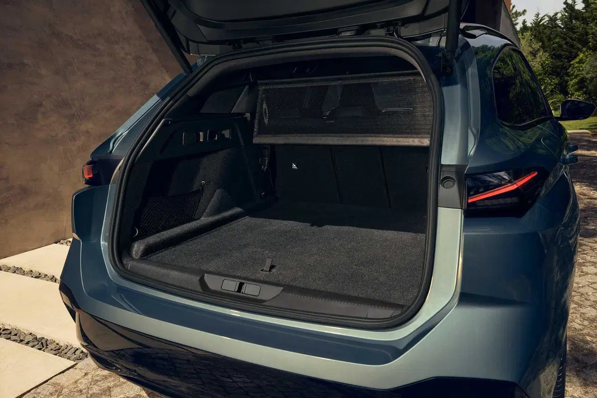 Peugeot 308, un’icona che si rinnova: arriva il restyling dal design più audace e con motori per tutti i gusti (23)