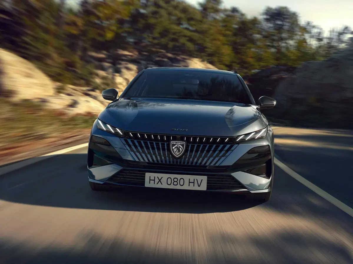Peugeot 308, un’icona che si rinnova: arriva il restyling dal design più audace e con motori per tutti i gusti (29)