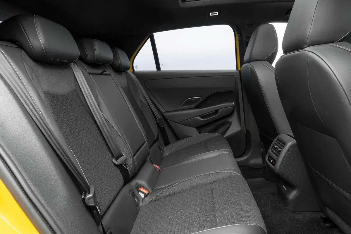 Nuova Volkswagen T-Roc:  (60)