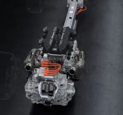 Lamborghini: il V12 non va in pensione, grazie all&rsquo;ibrido vivr&agrave; oltre il 2030