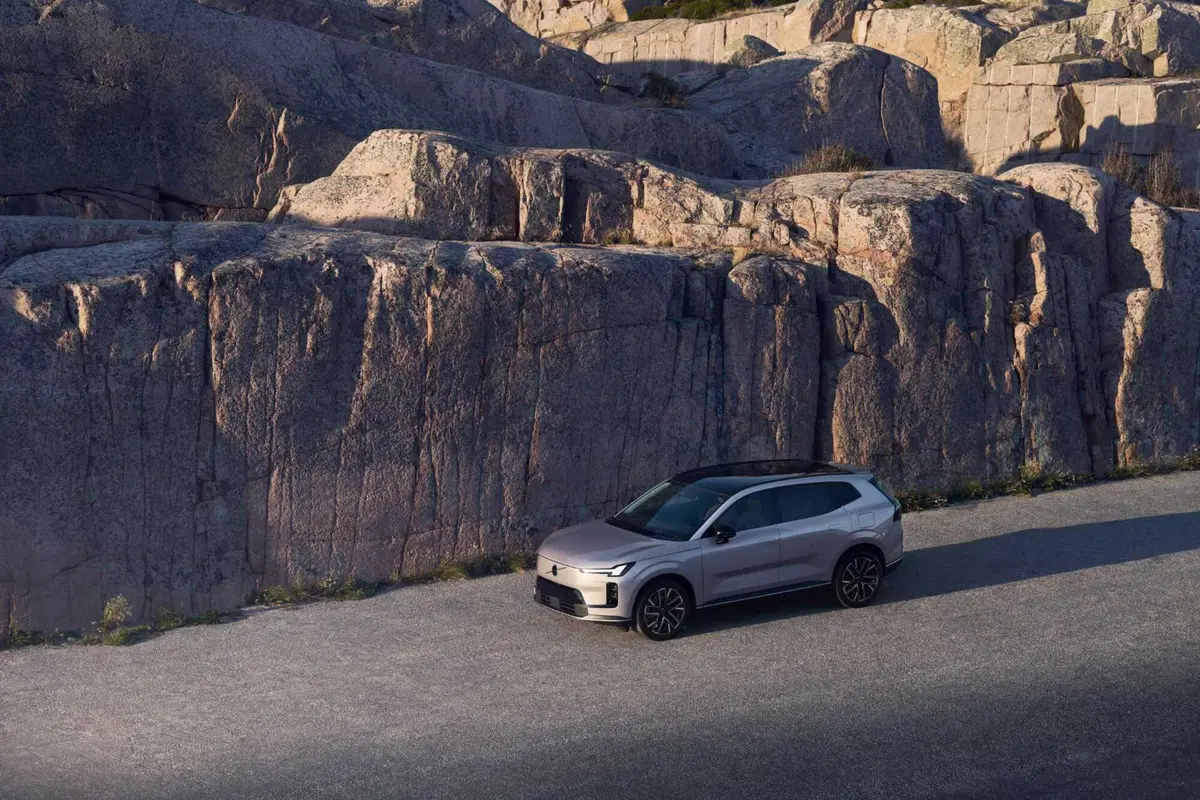 Volvo XC70: il nuovo SUV plug-in con oltre 200 km di autonomia elettrica (4)