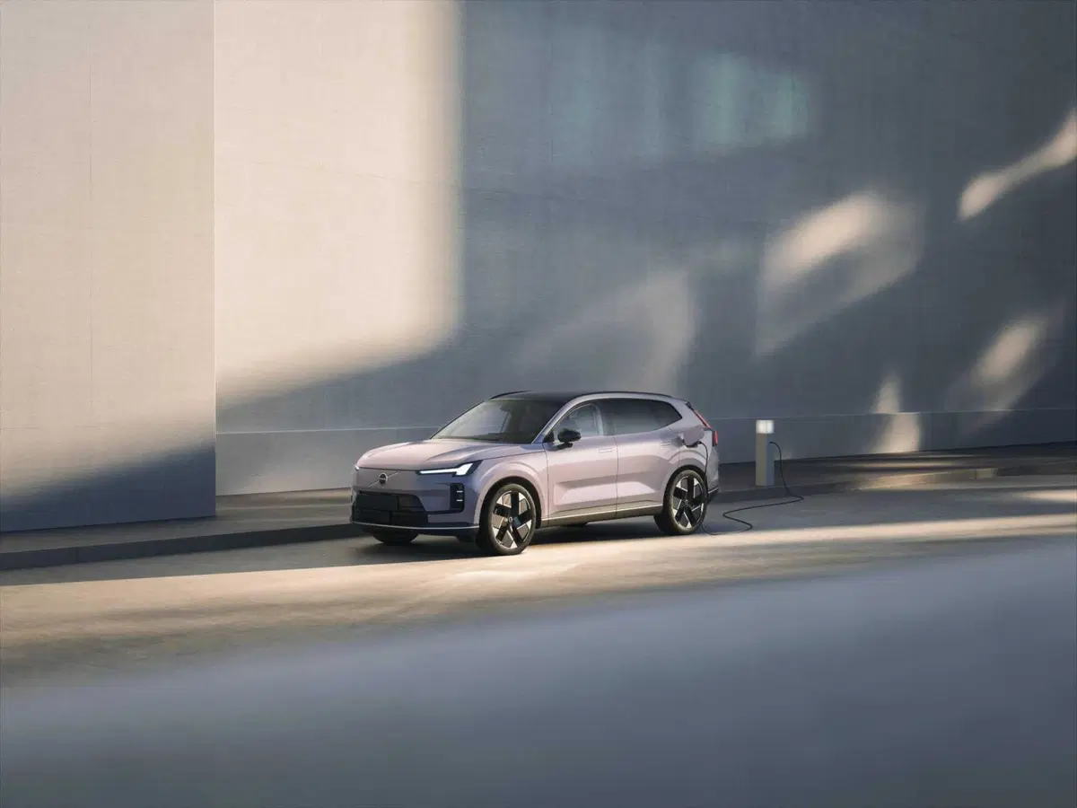 Volvo XC70: il nuovo SUV plug-in con oltre 200 km di autonomia elettrica (12)