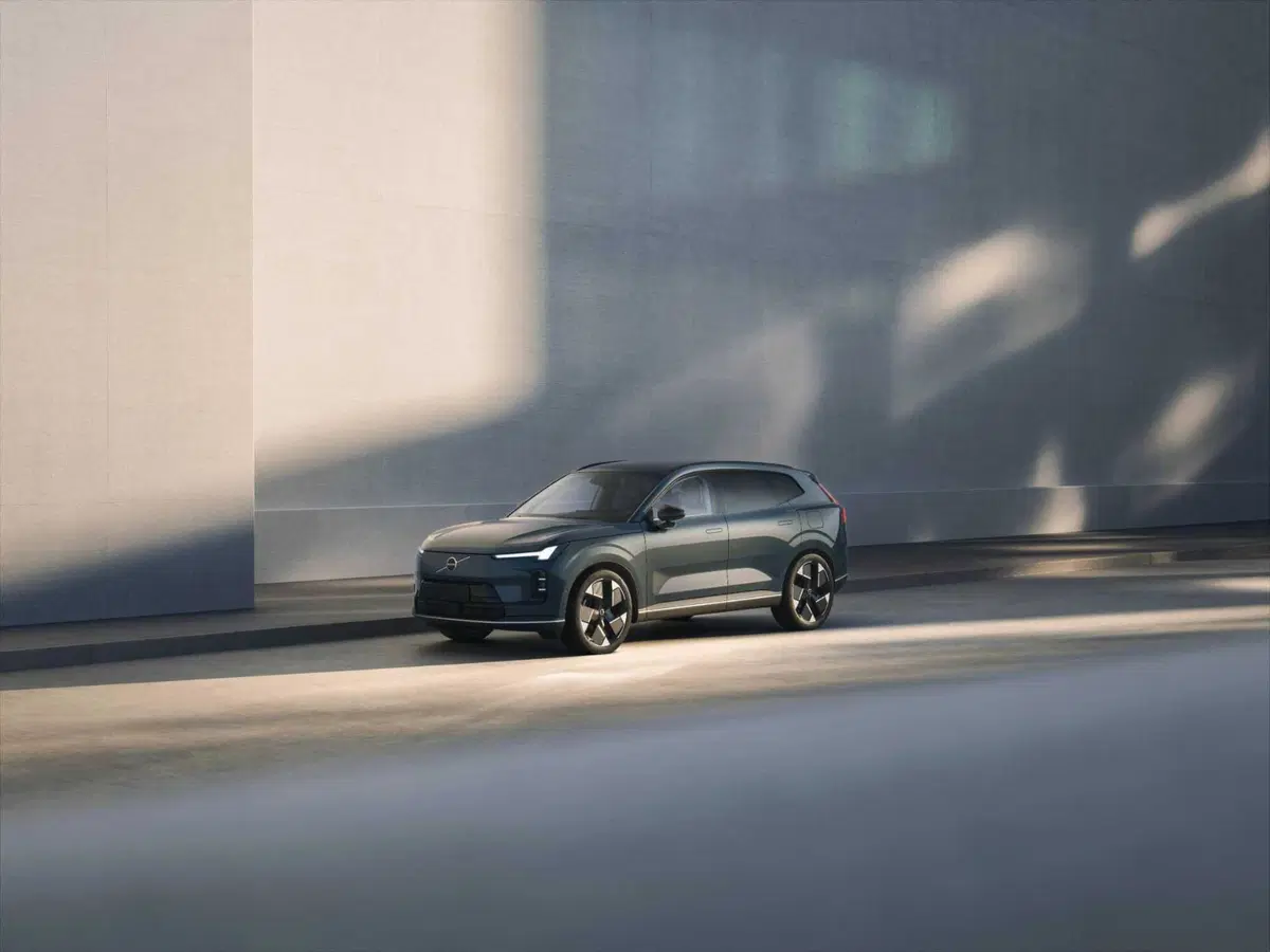 Volvo XC70: il nuovo SUV plug-in con oltre 200 km di autonomia elettrica (14)