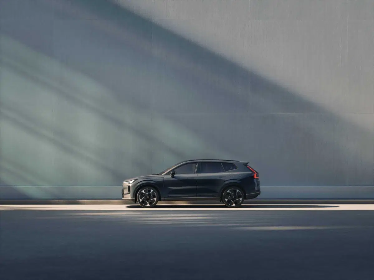Volvo XC70: il nuovo SUV plug-in con oltre 200 km di autonomia elettrica (18)