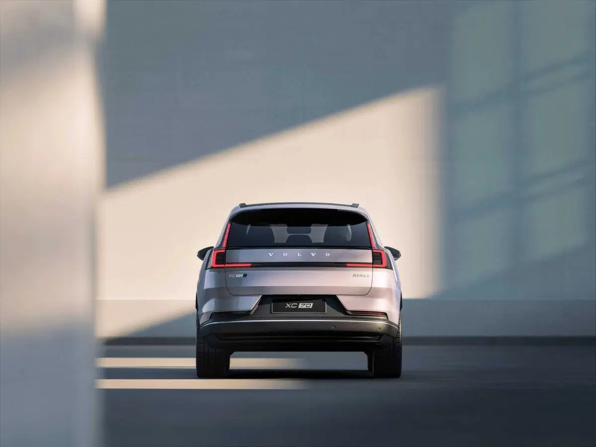 Volvo XC70: il nuovo SUV plug-in con oltre 200 km di autonomia elettrica (24)