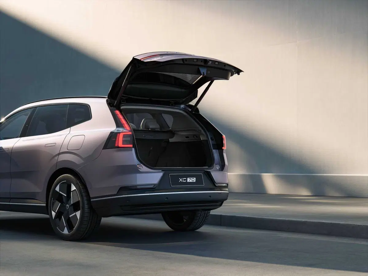 Volvo XC70: il nuovo SUV plug-in con oltre 200 km di autonomia elettrica (30)