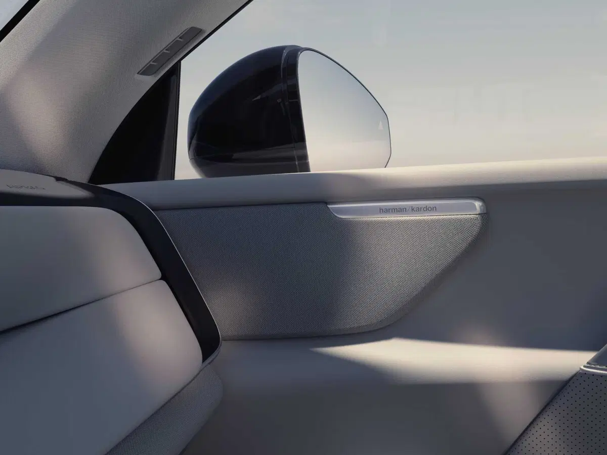 Volvo XC70: il nuovo SUV plug-in con oltre 200 km di autonomia elettrica (37)