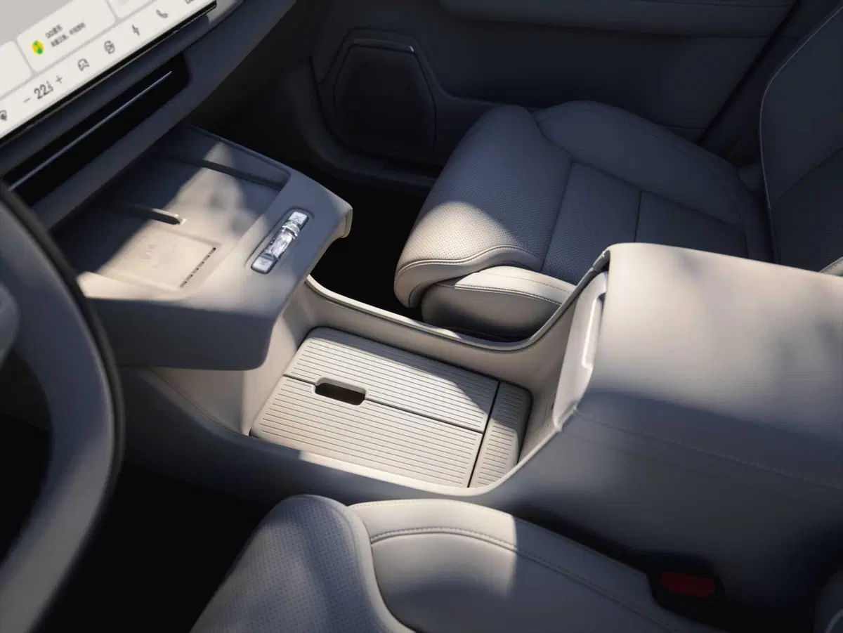 Volvo XC70: il nuovo SUV plug-in con oltre 200 km di autonomia elettrica (40)