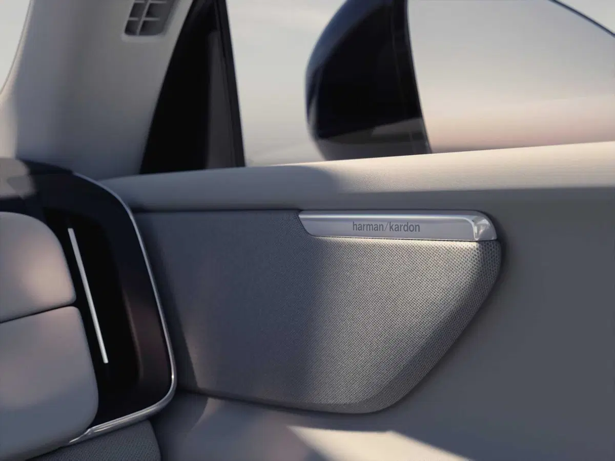 Volvo XC70: il nuovo SUV plug-in con oltre 200 km di autonomia elettrica (51)