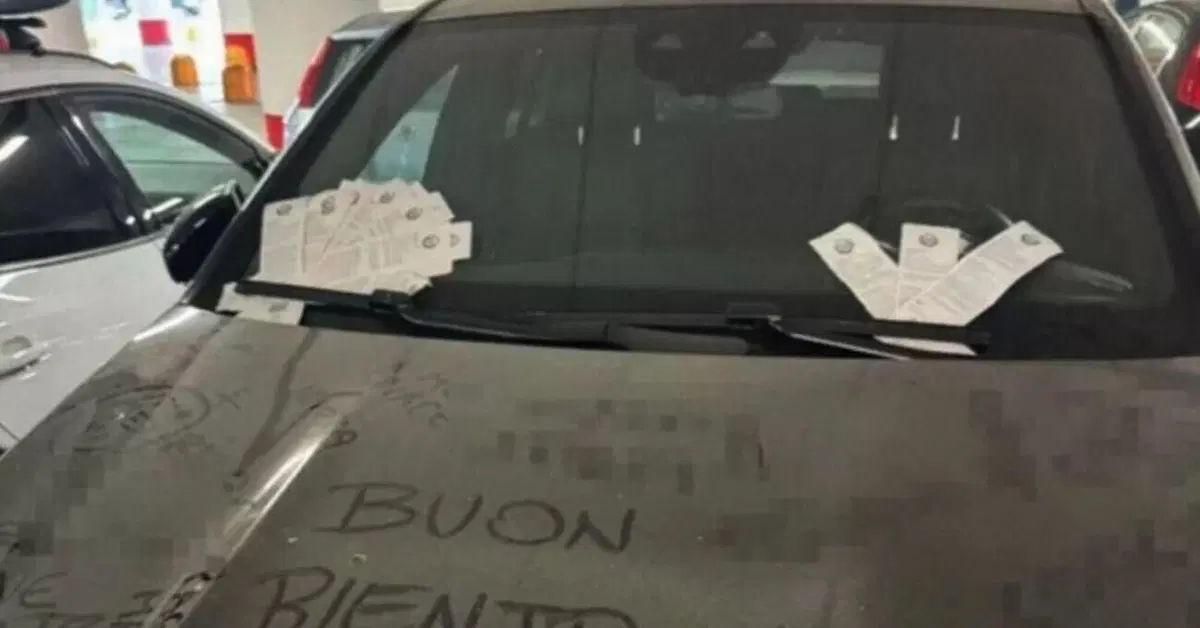 Lascia l&rsquo;auto un mese fuori dall&rsquo;aeroporto di Orio: la vacanza gli costa oltre 20 multe
