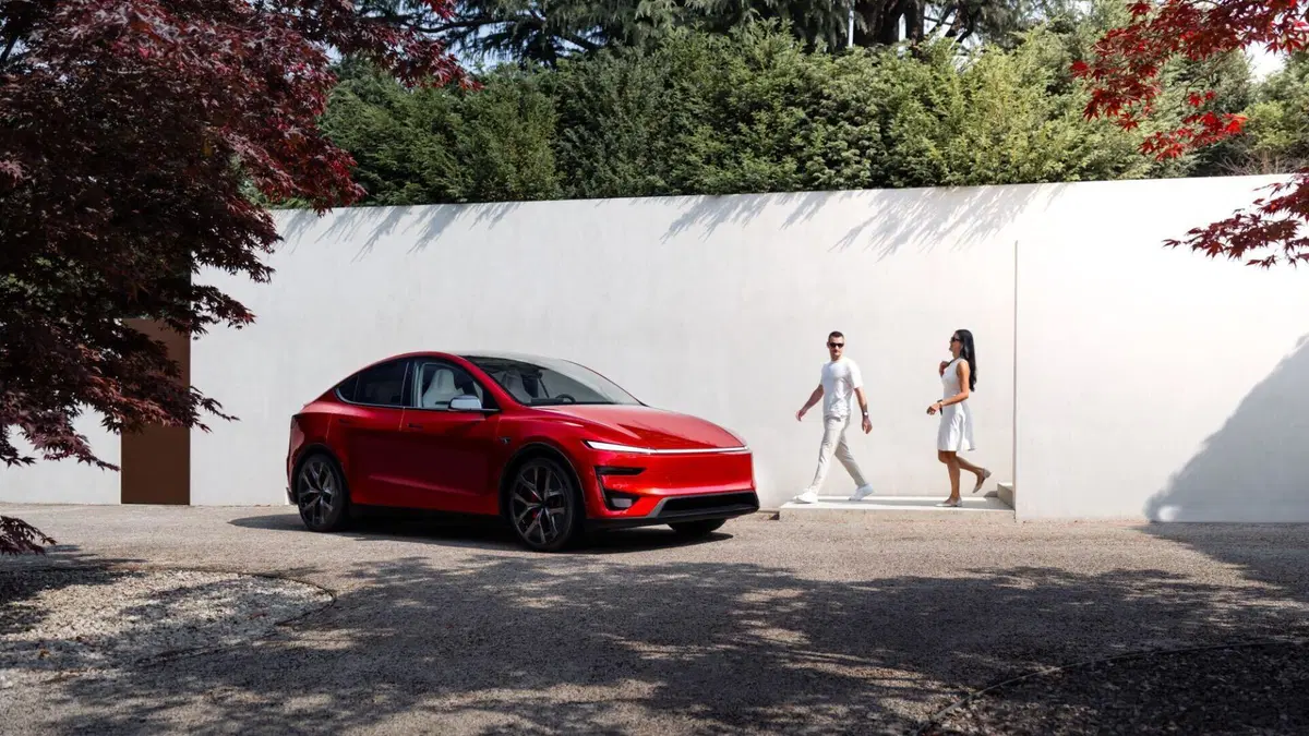 Nuova Tesla Model Y Performance: dal Nürburgring alle strade europee, la SUV elettrica è ancor più potente (17)