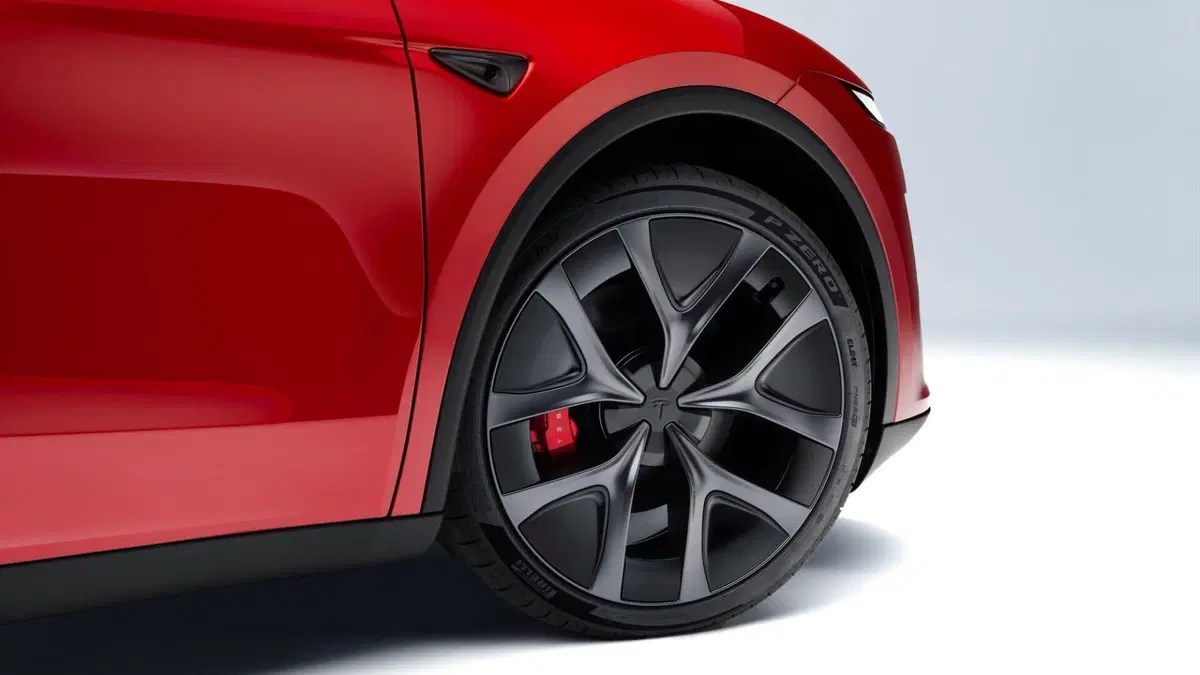 Nuova Tesla Model Y Performance: dal Nürburgring alle strade europee, la SUV elettrica è ancor più potente (28)