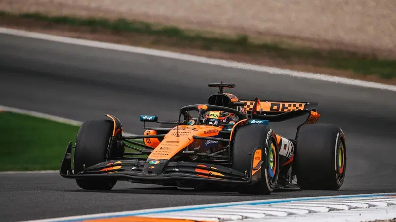 F1. Piastri vince davanti a Verstappen il GP d'Olanda 2025. Primo podio per Hadjar! DNF per Norris, Leclerc ed Hamilton