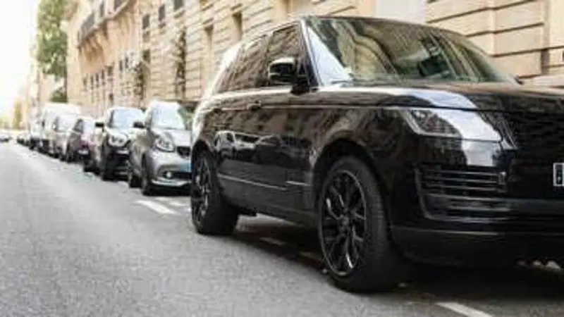 Sfregia un Suv &laquo;troppo bello&raquo; per invidia: denunciato, dentro c&rsquo;era il figlio della proprietaria