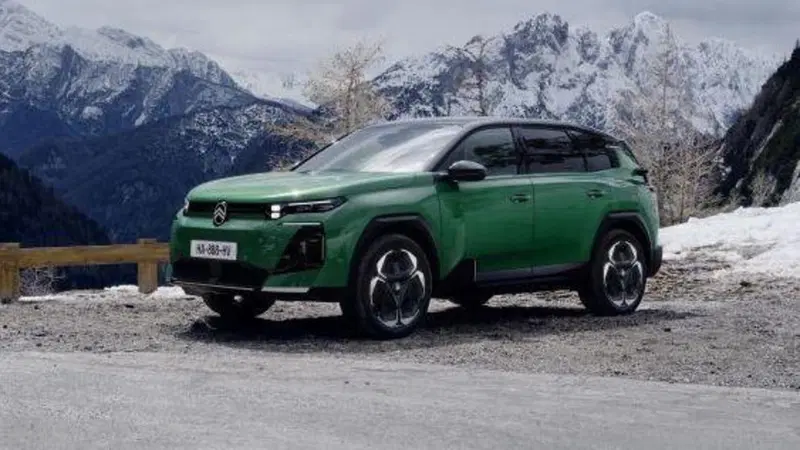 Citroen C5 Aircross 2026: arriva la versione ibrida plug-in da 195 CV e fino a 87 km in elettrico