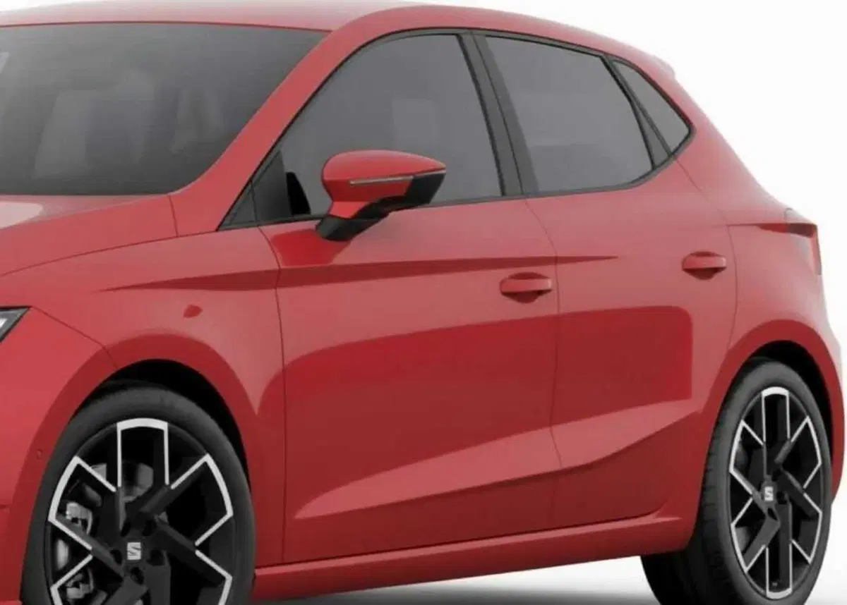 Nuova Seat Ibiza: debutto a Monaco, ecco le foto spia del restyling che svelano il nuovo volto (2)