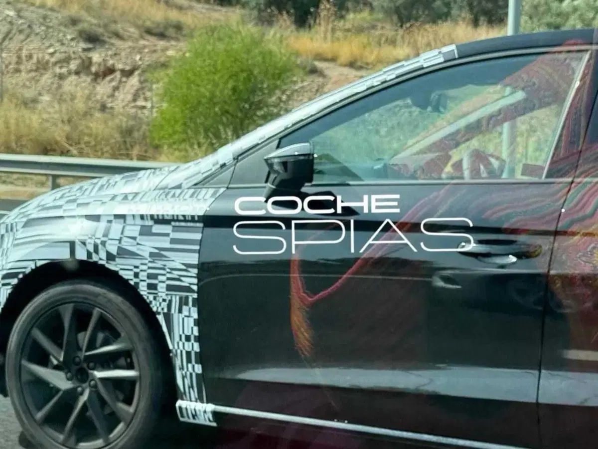 Nuova Seat Ibiza: debutto a Monaco, ecco le foto spia del restyling che svelano il nuovo volto (5)