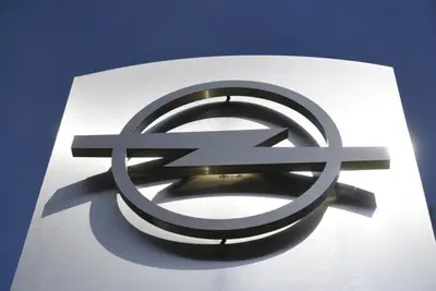 Stellantis, Opel ingrana la retro: nel 2028 si abbandona l'elettrificazione, ecco perch&eacute; il marchio tedesco cambia strategia 