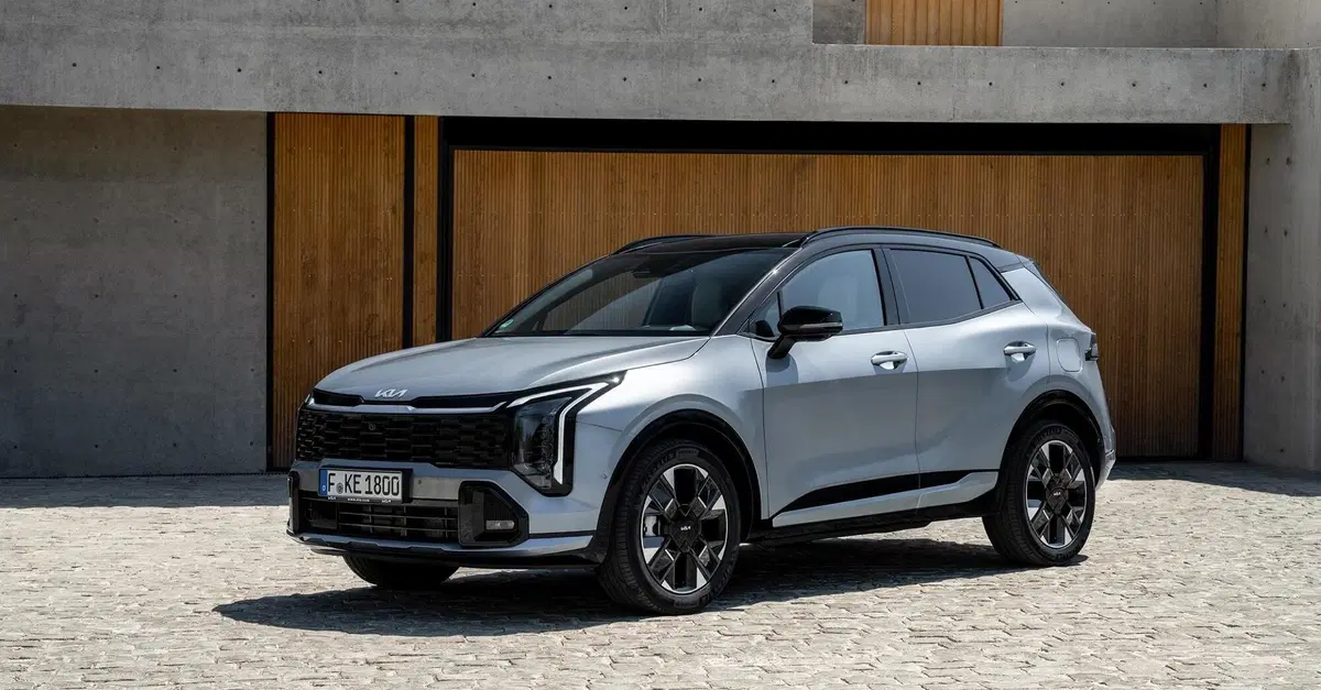 Nuova Kia Sportage: il C-SUV best-seller si rinnova con pi&ugrave; design, tecnologia ed elettrificazione | Prezzi, caratteristiche e allestimenti