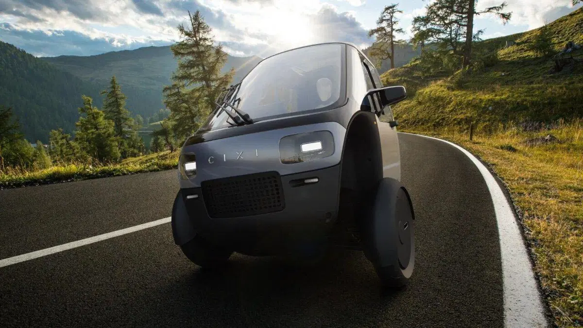 Sapevate che esiste un triciclo a pedali che va a 120 km/h in autostrada? Sembra un paradaosso, ma invece esiste ed è il Cixi VIGOZ