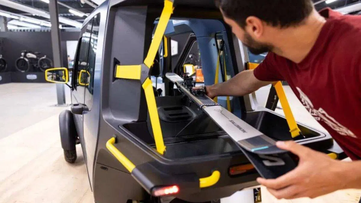 Sapevate che esiste un triciclo a pedali che va a 120 km/h in autostrada? Sembra un paradaosso, ma invece esiste ed è il Cixi VIGOZ (6)