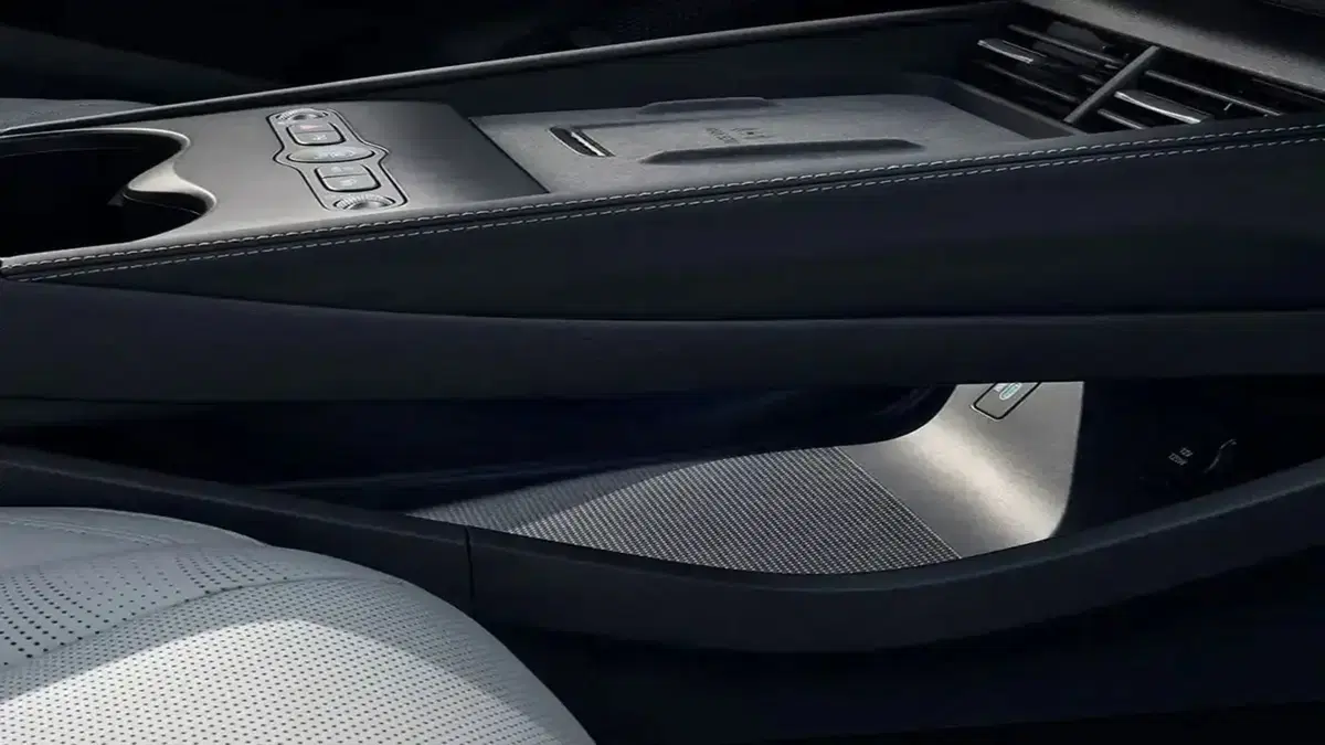 BYD Seal 6 DM-i Touring: la familiare cinese che sfida la Volkswagen Passat | Oltre 1.000 km di autonomia  (4)