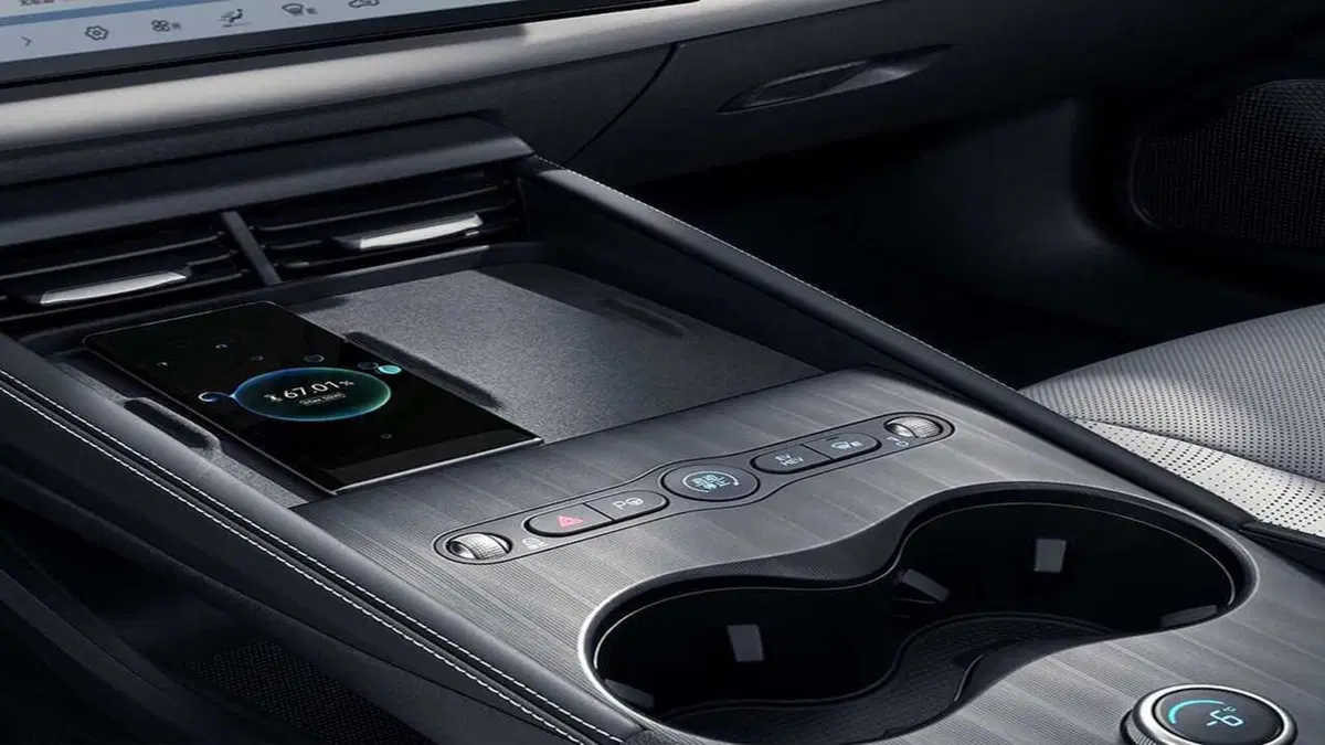 BYD Seal 6 DM-i Touring: la familiare cinese che sfida la Volkswagen Passat | Oltre 1.000 km di autonomia  (5)