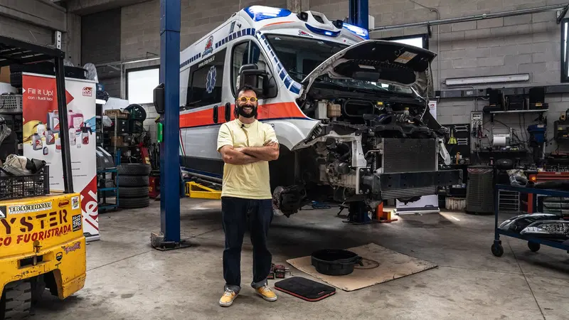 Come si fa il tagliando a un'ambulanza (e quanto costa)? Fiat Ducato 115.000 km [VIDEO]