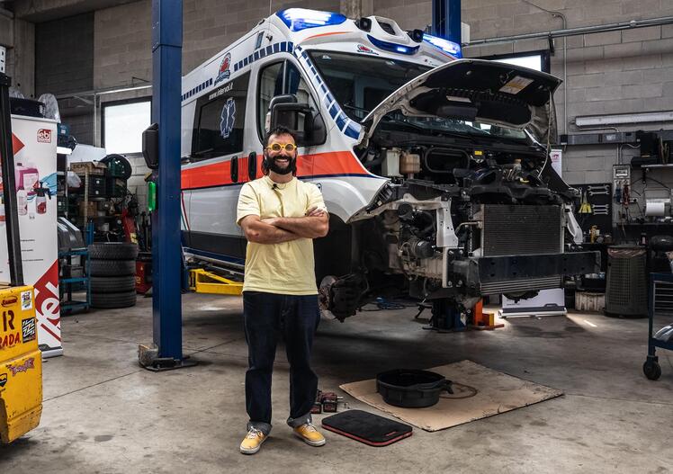 Come si fa il tagliando a un'ambulanza (e quanto costa)? Fiat Ducato 115.000 km [VIDEO]