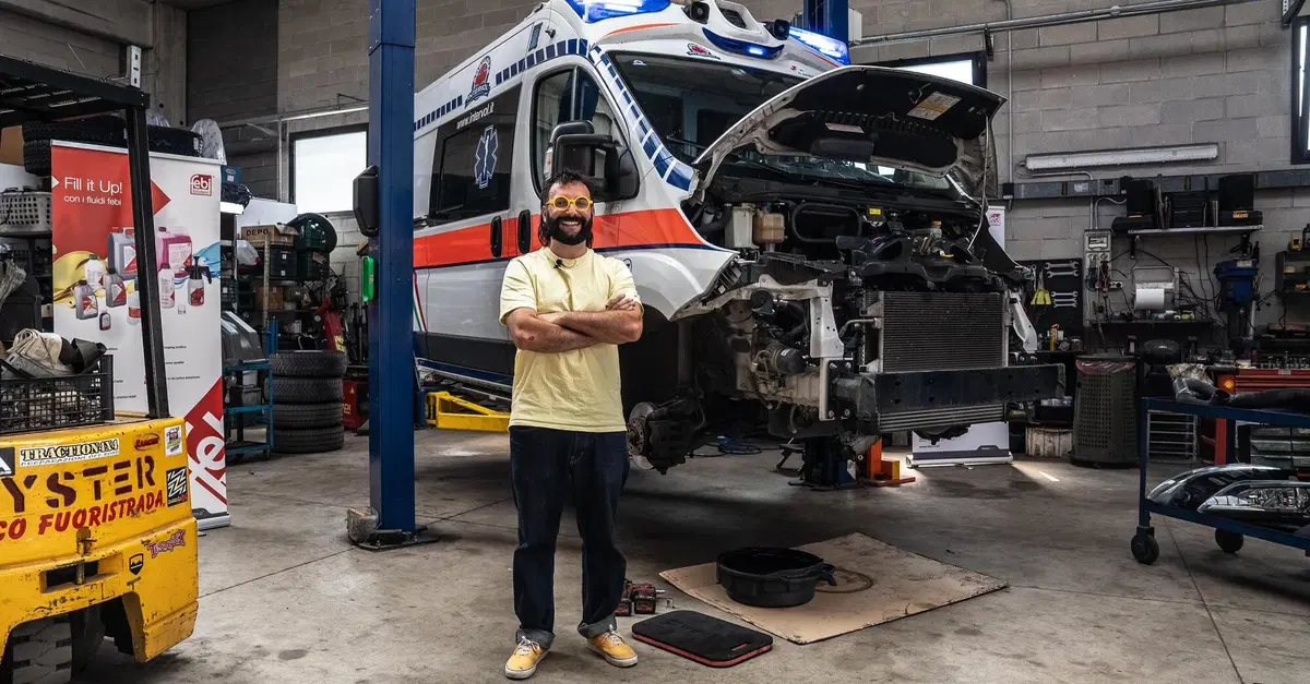 Come si fa il tagliando a un'ambulanza (e quanto costa)? Fiat Ducato 115.000 km [VIDEO]
