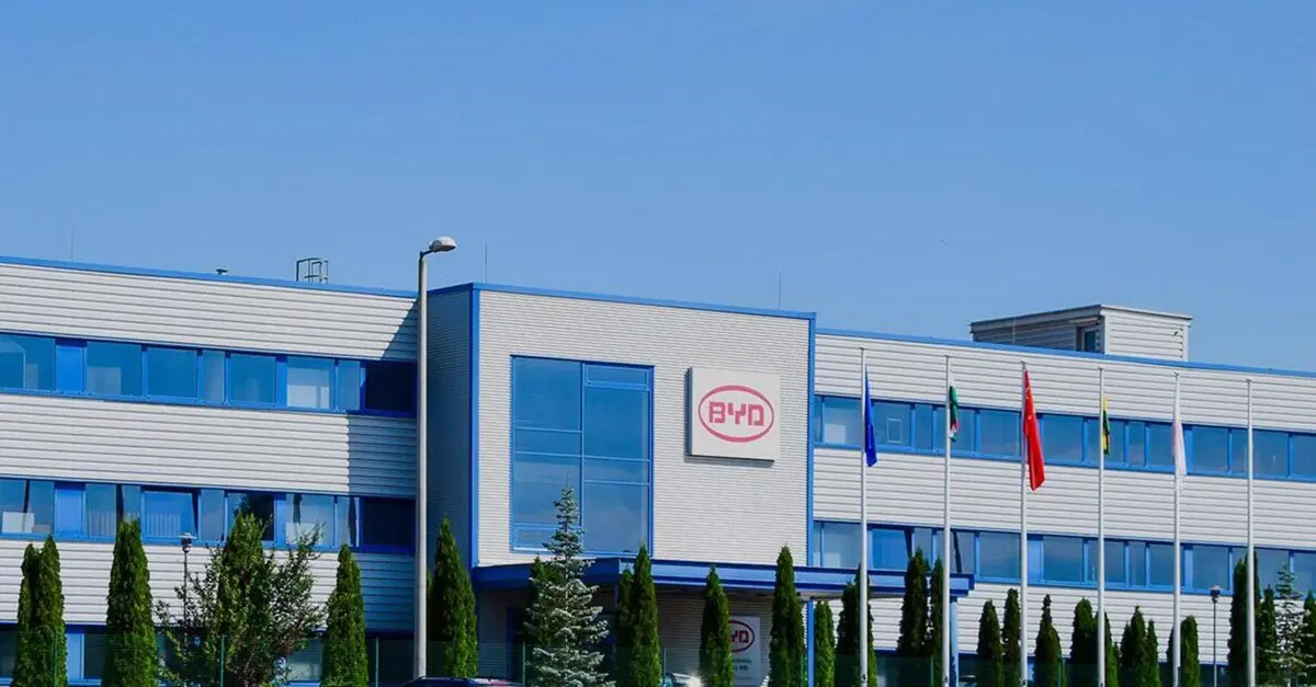 BYD riduce gli obiettivi di vendita 2025: crescita in rallentamento per il colosso cinese dell&rsquo;elettrico