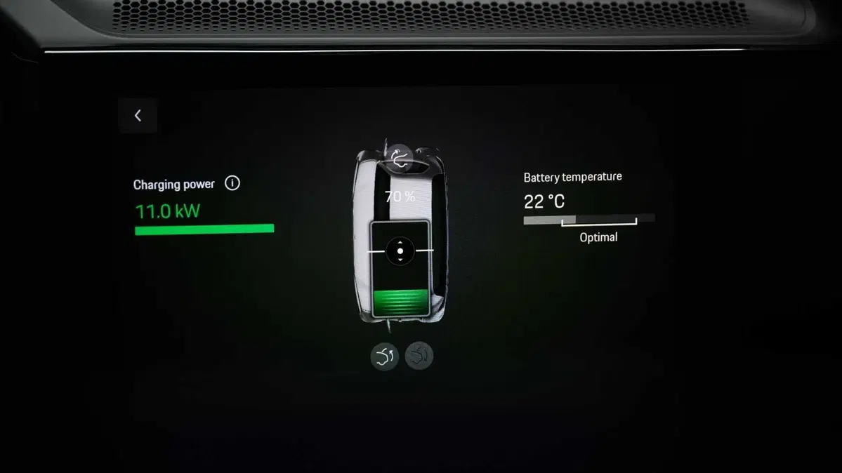 Porsche Wireless Charging: la ricarica a induzione debutta sulla nuova Cayenne elettrica (5)