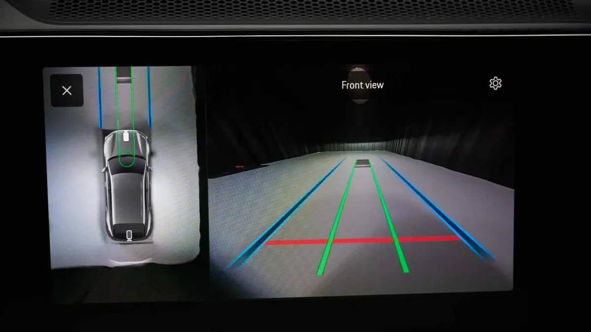 Porsche Wireless Charging: la ricarica a induzione debutta sulla nuova Cayenne elettrica (7)