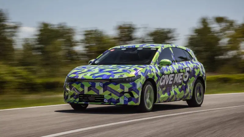 Leapmotor Lafa 5: la rivale cinese di Volkswagen ID.3 pronta a conquistare l&rsquo;Europa (a met&agrave; prezzo?)
