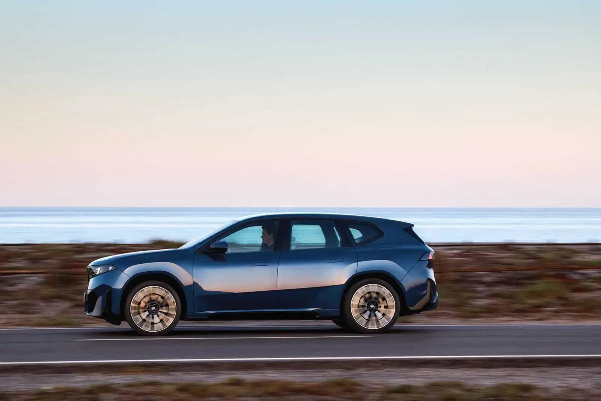 BMW iX3 (8)