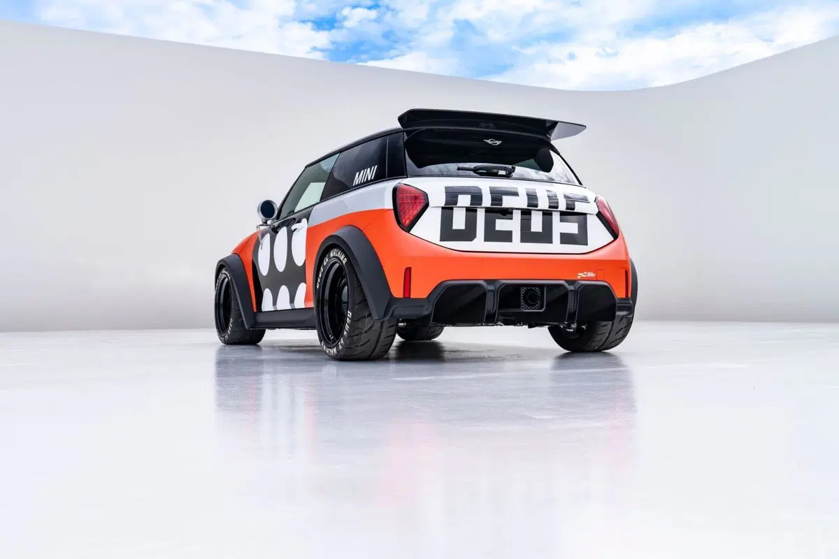Mini "The Machina" (2)
