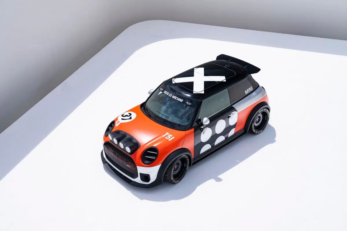Mini "The Machina" (12)