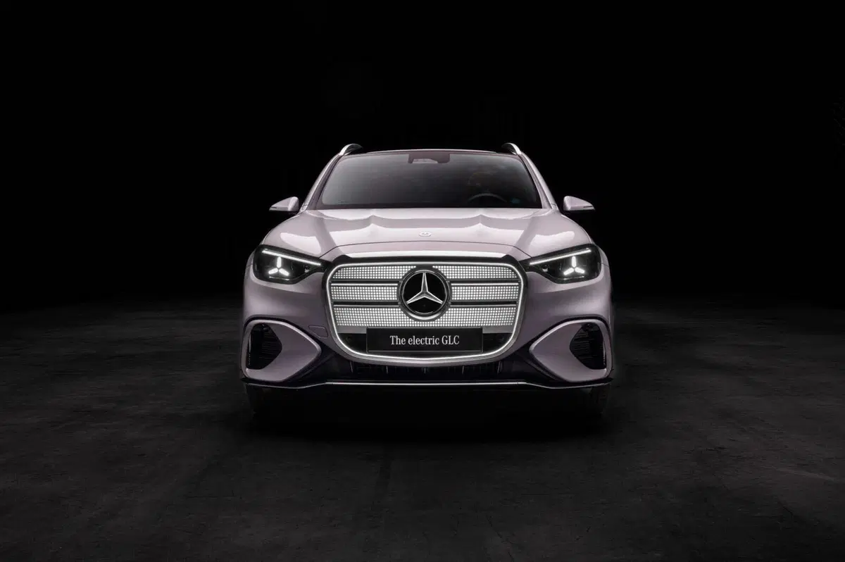 Nuova Mercedes-Benz GLC elettrica: lusso, tecnologia e autonomia da primato (2)