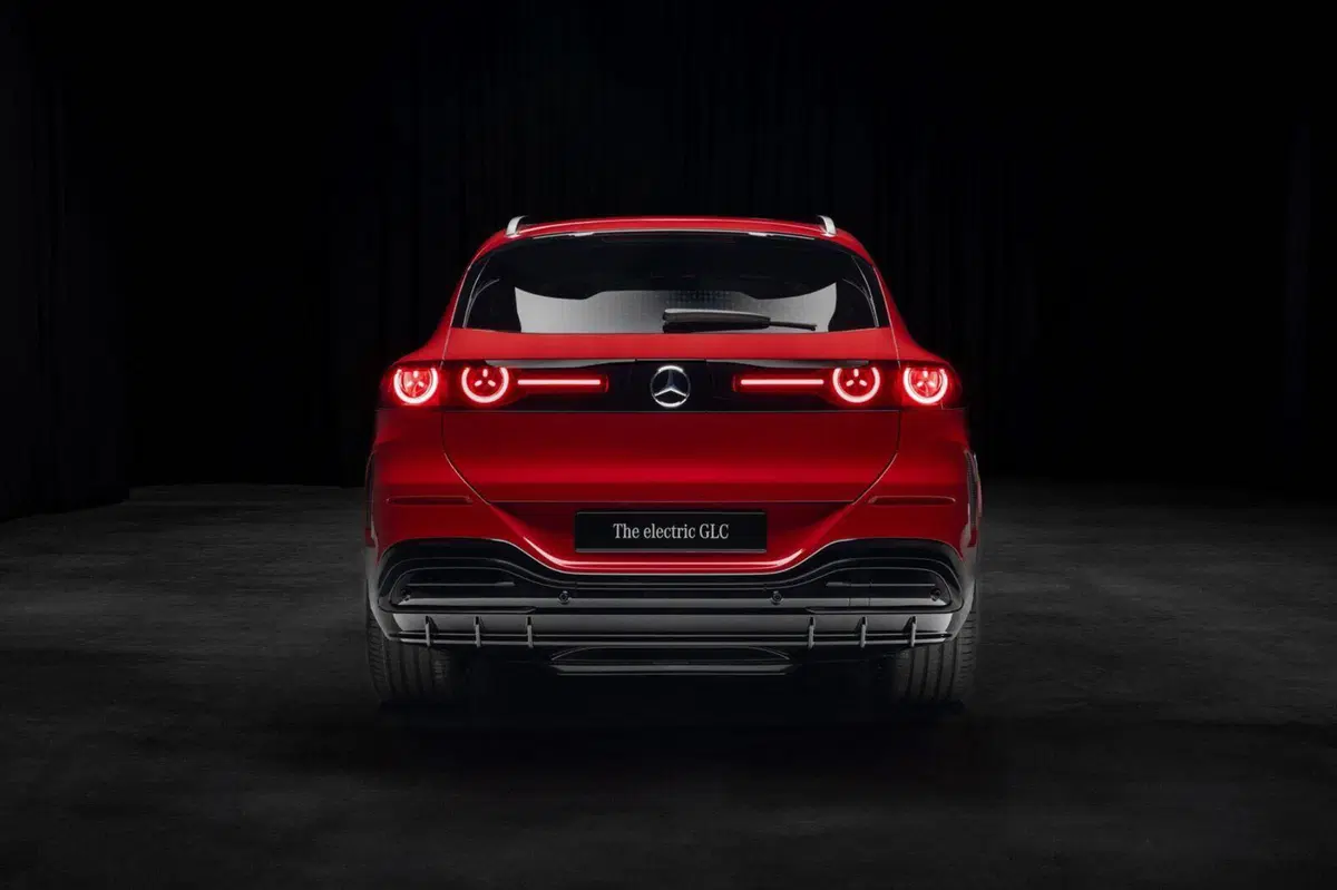 Nuova Mercedes-Benz GLC elettrica: lusso, tecnologia e autonomia da primato (12)