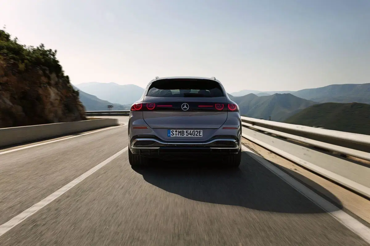 Nuova Mercedes-Benz GLC elettrica: lusso, tecnologia e autonomia da primato (17)