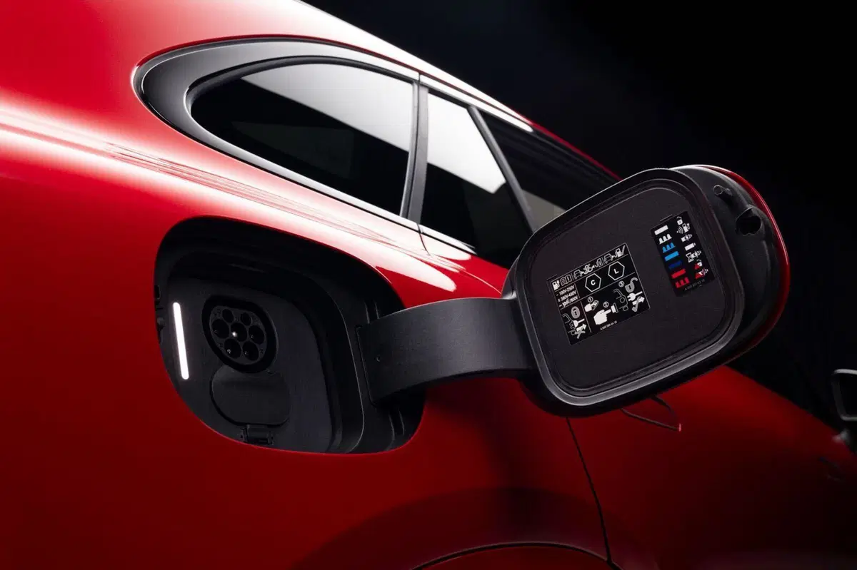 Nuova Mercedes-Benz GLC elettrica: lusso, tecnologia e autonomia da primato (20)