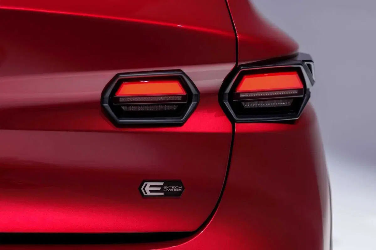 Renault Clio: sesta generazione con più stile, tecnologia e l’ibrido da 160 CV (10)