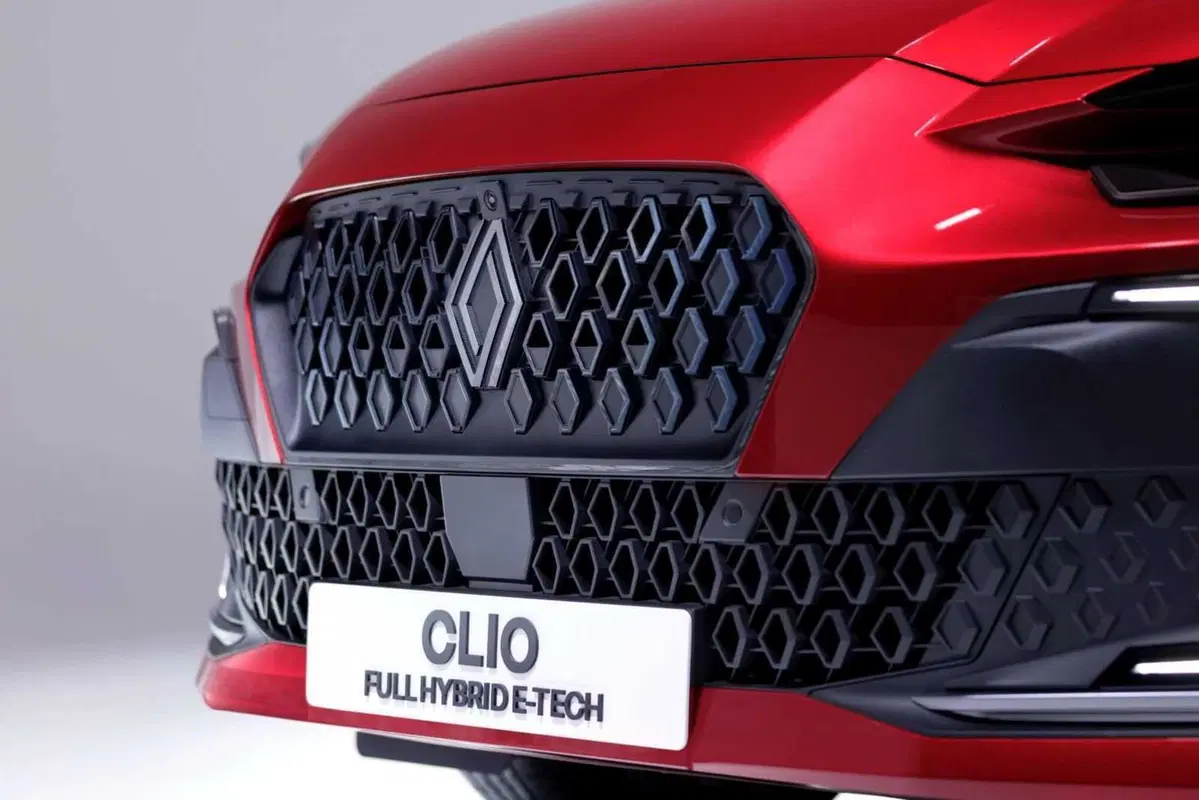 Renault Clio: sesta generazione con più stile, tecnologia e l’ibrido da 160 CV (12)